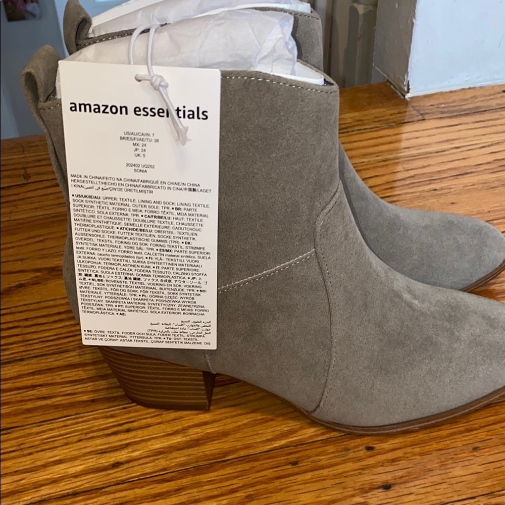 Amazon Essentials Women's tan Ankle Boots